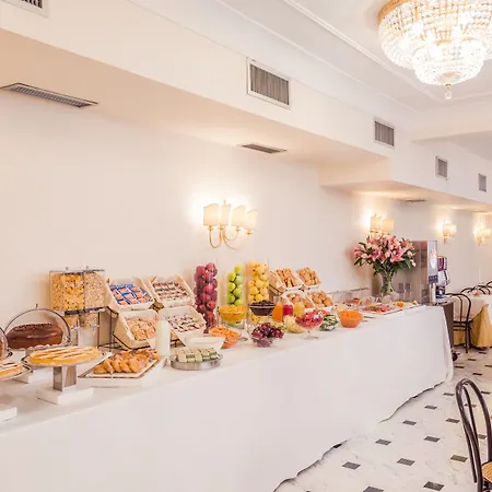 Raeli Hotel Lux