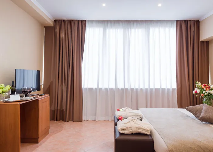 Raeli Lux 4*