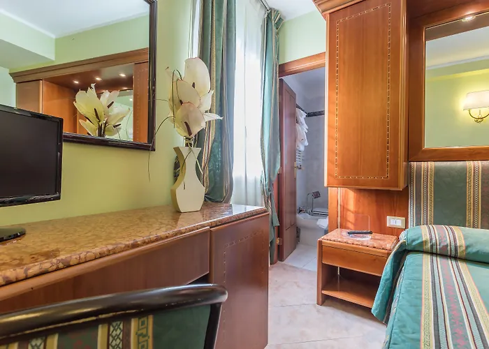 Raeli Lux 4* Rome