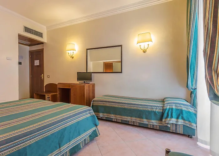 Hotel Raeli Lux
