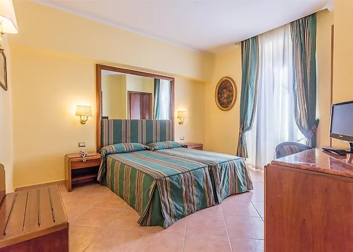 Hotel Raeli Lux