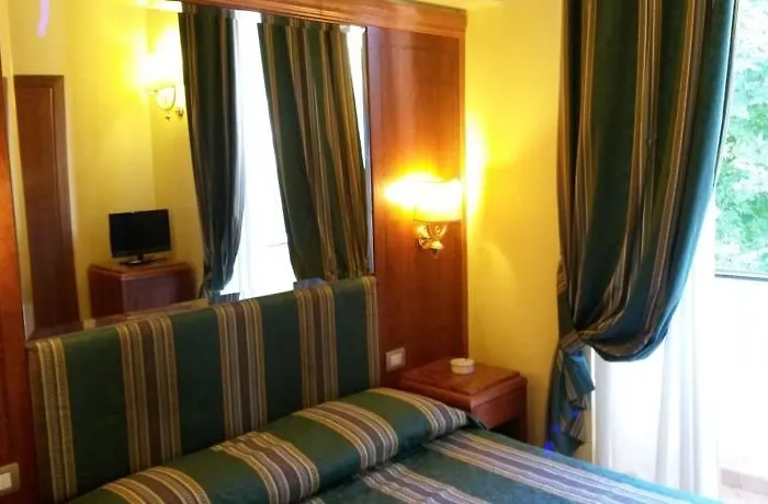 Hotel Raeli Lux